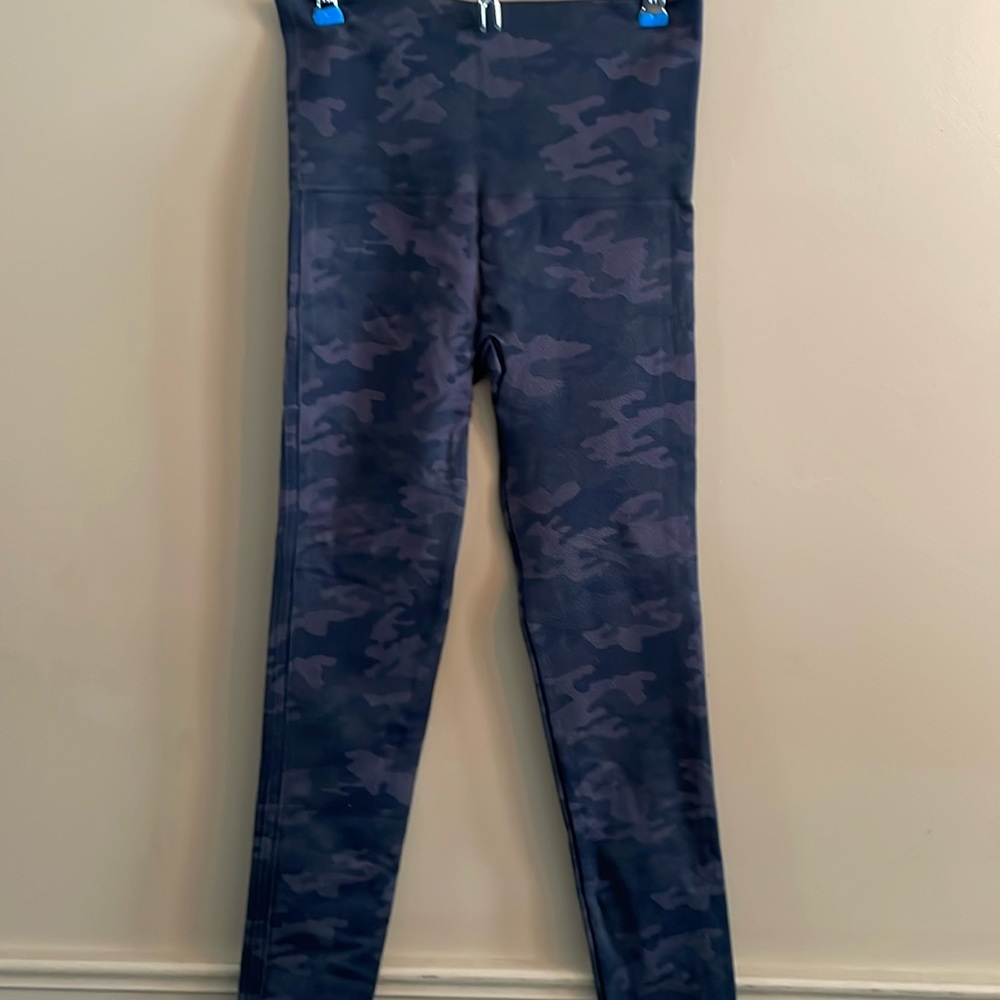 Spanx camouflage leggings. Size medium
